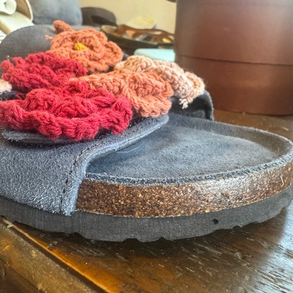 Muk Luks Gray and Orange Floral Slide Sandals - Picture 8 of 10